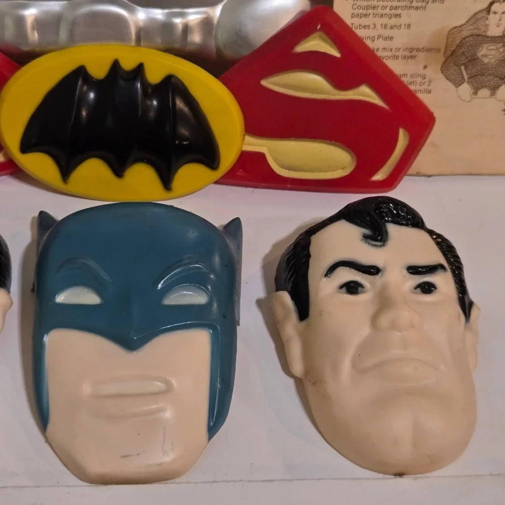 Vintage Wilton Superman / Batman Cake Pan Mold Set + Instructions Faces 1977